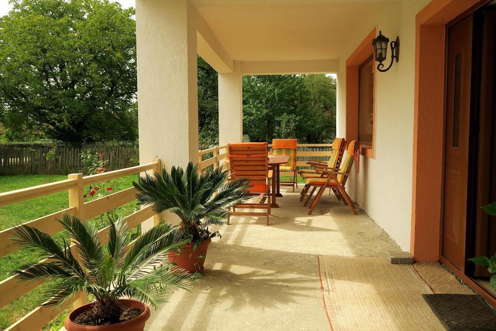 Hotel Casa Renti Novaci-Străini Exterior foto