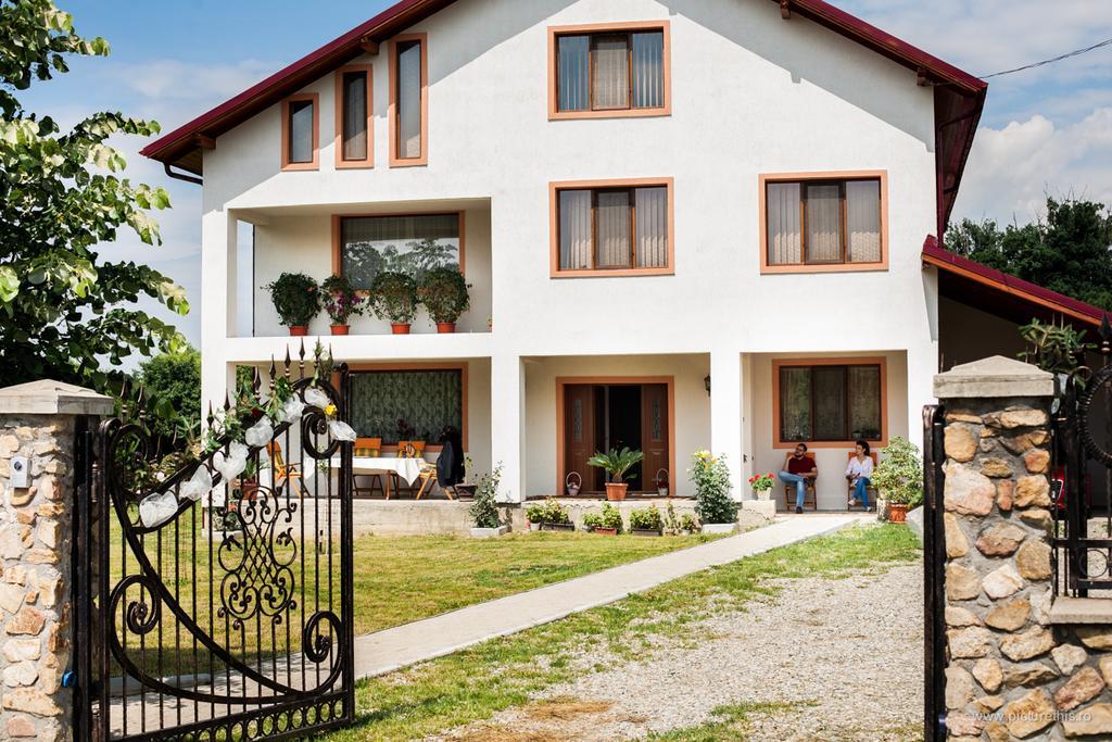 Hotel Casa Renti Novaci-Străini Exterior foto
